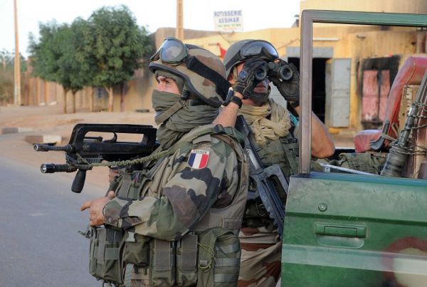 Le-Figaro-la-Francia-verso-l’intervento-militare-in-Libia